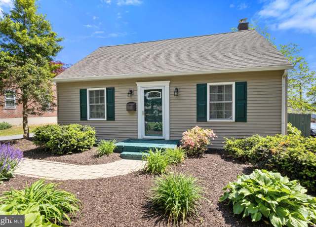 Property at 2241 Manor Ridge Dr, Lancaster, PA 17603, 2 beds, 1 bath