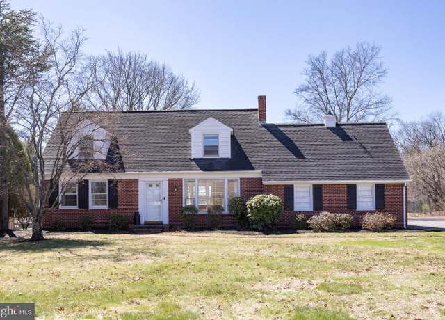 Property at 382 Oak Dr, Harleysville, PA 19438, 4 beds, 2 baths