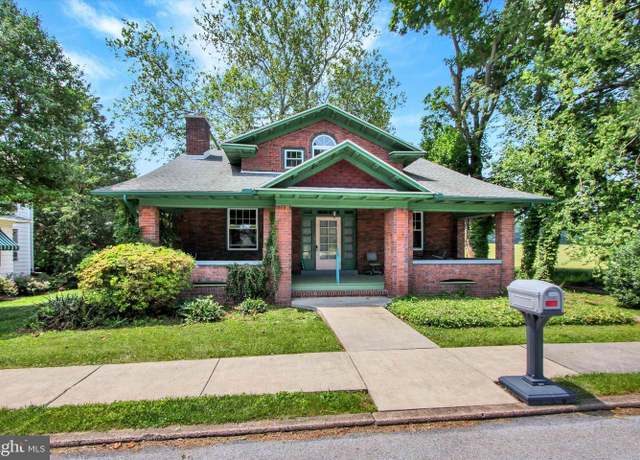 Property at 224 W Main St, New Freedom, PA 17349, 4 beds, 1.5 baths