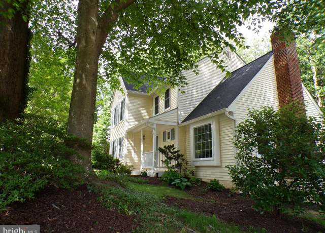 Property at 9241 Northedge Dr, Springfield, VA 22153, 4 beds, 3.5 baths
