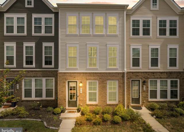 Property at 6757 Sirah Ln, Gainesville, VA 20155, 3 beds, 3 baths