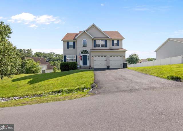 Property at 51 Lusitano Ln, Martinsburg, WV 25405, 3 beds, 2.5 baths