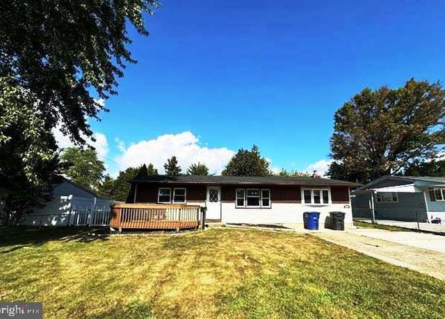 Property at 315 Collins Ln, Maple Shade, NJ 08052, 2 beds, 1 bath