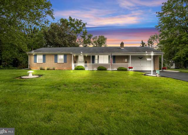 Property at 1009 Harriet St, Carlisle, PA 17013, 3 beds, 1.5 baths
