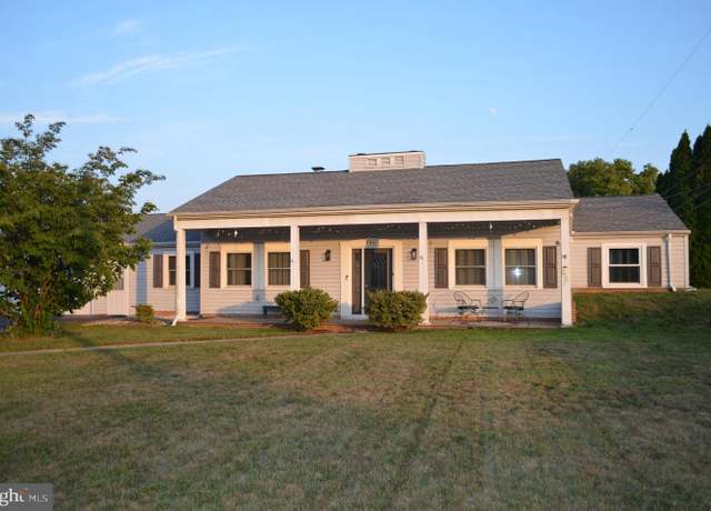 Property at 199 Skyline Dr, Mechanicsburg, PA 17050, 4 beds, 1.5 baths