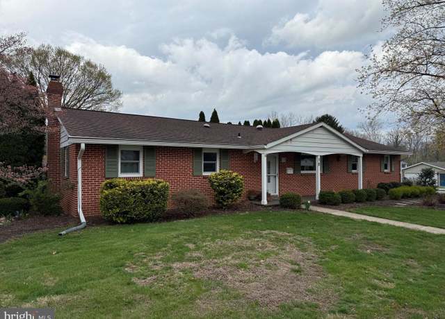 Property at 18 Oaklawn Blvd, Ephrata, PA 17522, 3 beds, 2 baths