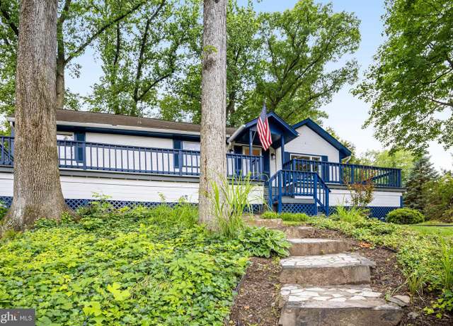 Property at 3324 Lorcom Ln, Arlington, VA 22207, 3 beds, 2 baths