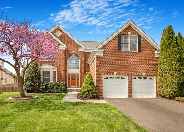 Property at 22677 Cricket Hill Ct, Ashburn, VA 20148, 4 beds, 4.5 baths