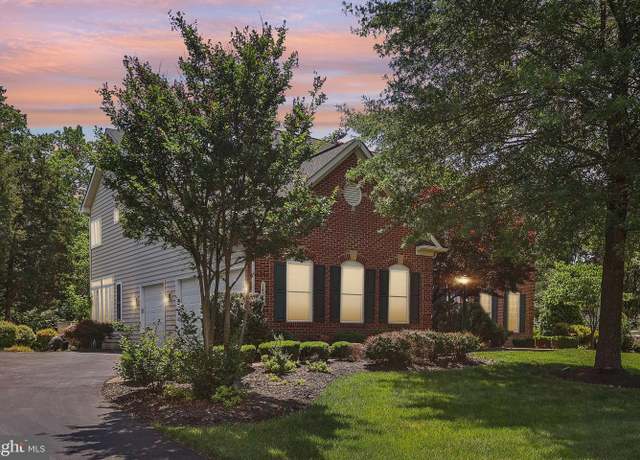 Property at 14517 Chamberry Cir, Haymarket, VA 20169, 5 beds, 4.5 baths