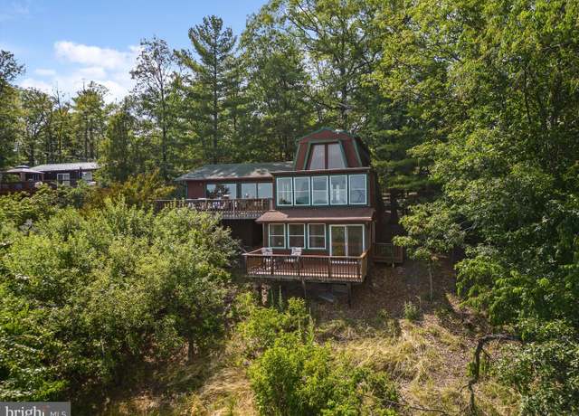 Property at 685 N Maple, Mount Jackson, VA 22842, 4 beds, 2 baths