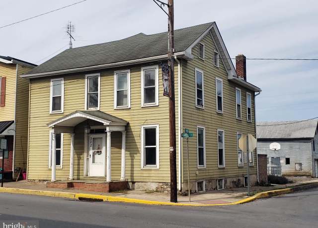 Property at 302 Market St, Port Royal, PA 17082, 4 beds, 1.5 baths
