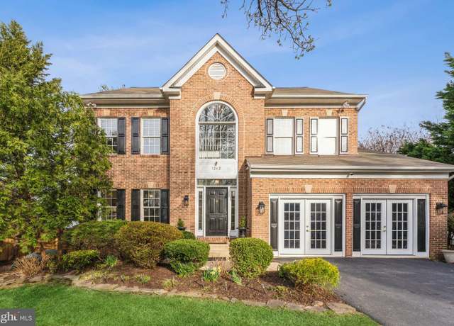 Property at 1242 Olde Towne Rd, Alexandria, VA 22307, 4 beds, 3.5 baths