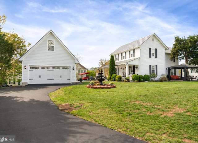 Property at 13881 Walney Park Dr, Chantilly, VA 20151, 4 beds, 2 baths