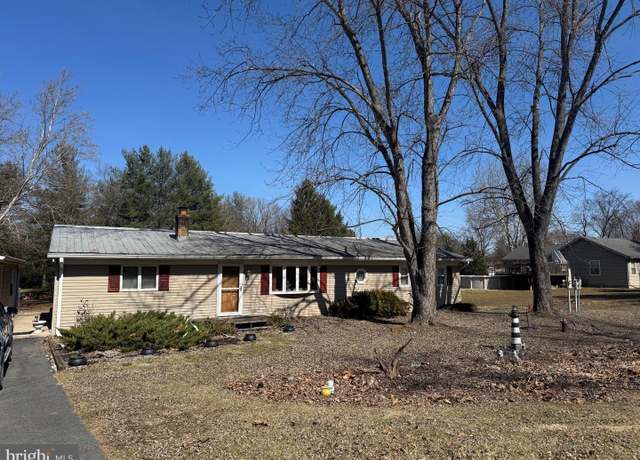 Property at 304 Cool Hollow Dr, Falling Waters, WV 25419, 3 beds, 2 baths