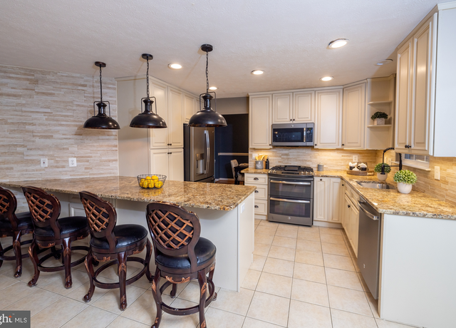 Property at 20 Mcarthur Ln, Elkton, MD 21921, 5 beds, 3.5 baths