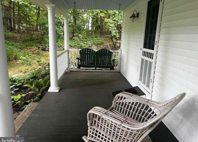 Property at 114 Wynnewood Dr, Coatesville, PA 19320, 4 beds, 2.5 baths