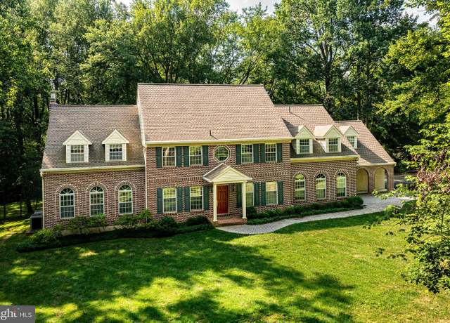 Property at 2 Bittersweet Dr, West Chester, PA 19382, 4 beds, 3 baths