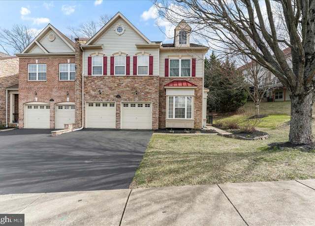 Property at 3152 Woodsedge Dr, Garnet Valley, PA 19060, 3 beds, 2.5 baths