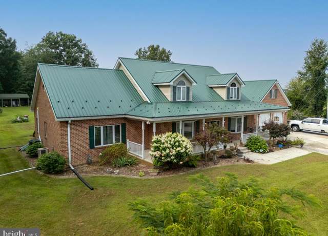 Property at 6426 Lincoln Way E, Fayetteville, PA 17222, 6 beds, 3 baths