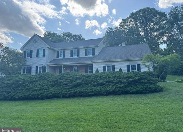 Property at 2504 Brookside Dr, Lancaster, PA 17601, 4 beds, 2.5 baths