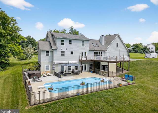 Property at 1981 New Danville Pike, Lancaster, PA 17603, 4 beds, 3.5 baths