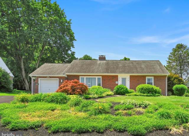 Property at 1402 Springside Dr, Lancaster, PA 17603, 3 beds, 2 baths