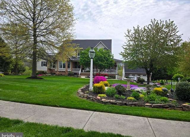 Property at 1709 Country Manor Dr, York, PA 17408, 6 beds, 5.5 baths
