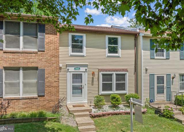 Property at 9922 Oakdale Woods Ct, Vienna, VA 22181, 3 beds, 2.5 baths