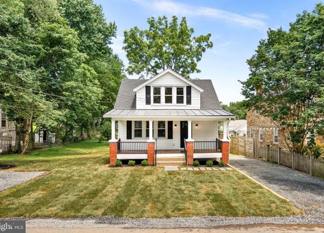 Property at 321 W J St, Purcellville, VA 20132, 3 beds, 2 baths