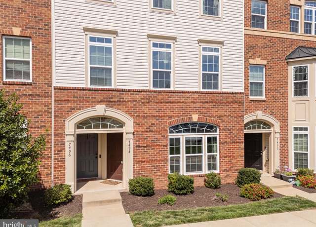 Property at 7494 Brunson Cir, Gainesville, VA 20155, 3 beds, 2.5 baths