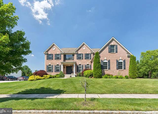 Property at 3 Julia Ct, Moorestown, NJ 08057, 5 beds, 4 baths