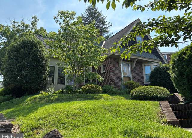 Property at 400 E Main St, Ephrata, PA 17522, 4 beds, 2 baths