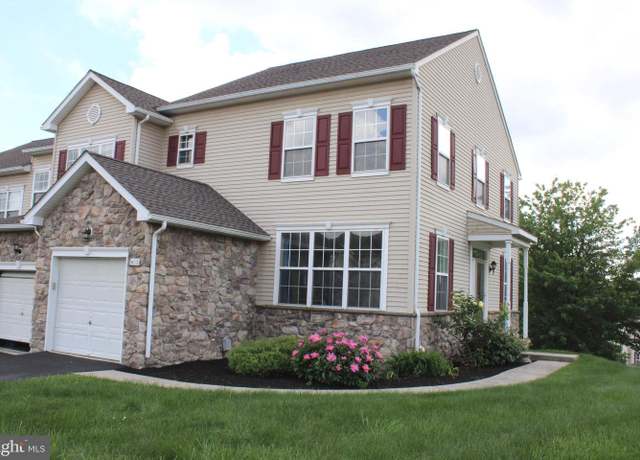 Property at 400 Marion Rd #400, York, PA 17406, 3 beds, 2.5 baths