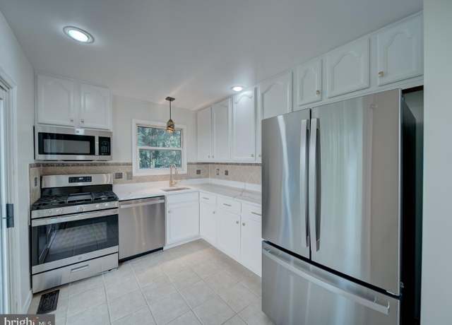 Property at 6207 Gemini Ct, Burke, VA 22015, 4 beds, 2 baths