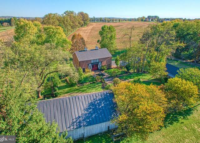 Property at 38678 Piggott Bottom Rd, Hamilton, VA 20158, 4 beds, 2.5 baths