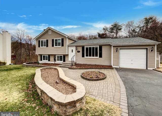 Property at 3251 Trafalgar Ln, Woodbridge, VA 22192, 3 beds, 2 baths
