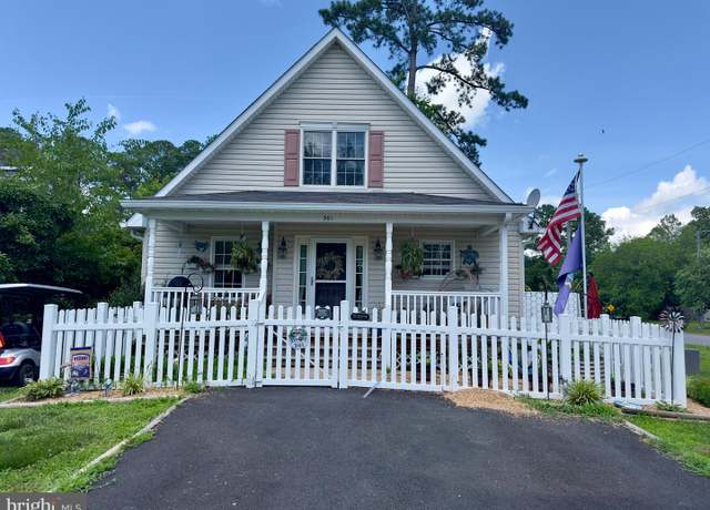 Property at 301 3rd St, Colonial Beach, VA 22443, 3 beds, 2.5 baths