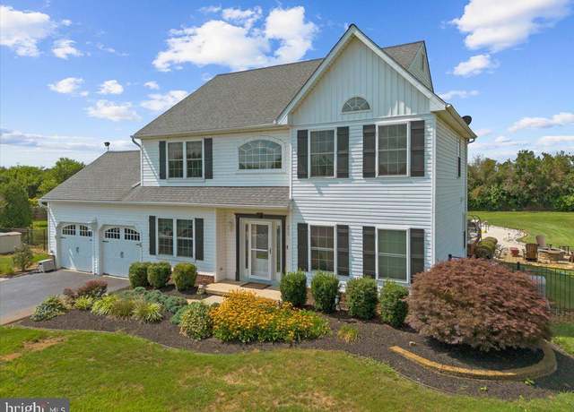 Property at 305 Briarwood Ln, Swedesboro, NJ 08085, 4 beds, 2.5 baths