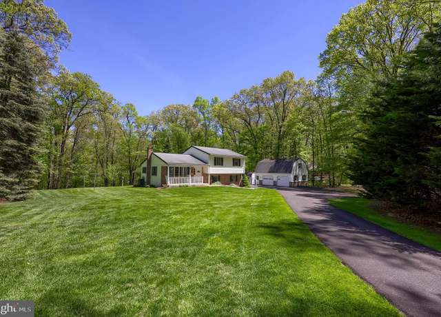 Property at 205 Acorn Ln, Lititz, PA 17543, 3 beds, 1.5 baths
