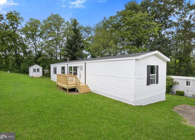 Property at 11 Pine St, York, PA 17406, 3 beds, 2 baths