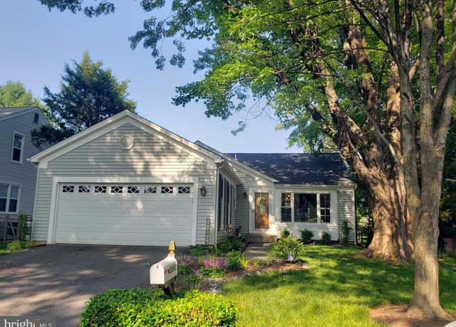 Property at 13841 Mustang Hill Ln, North Potomac, MD 20878, 3 beds, 2 baths