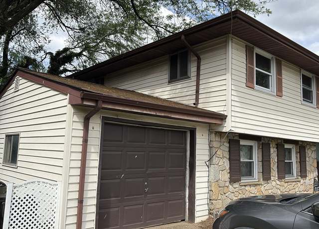 Property at 212 E Franklin Ave, Beverly, NJ 08010, 4 beds, 1.5 baths