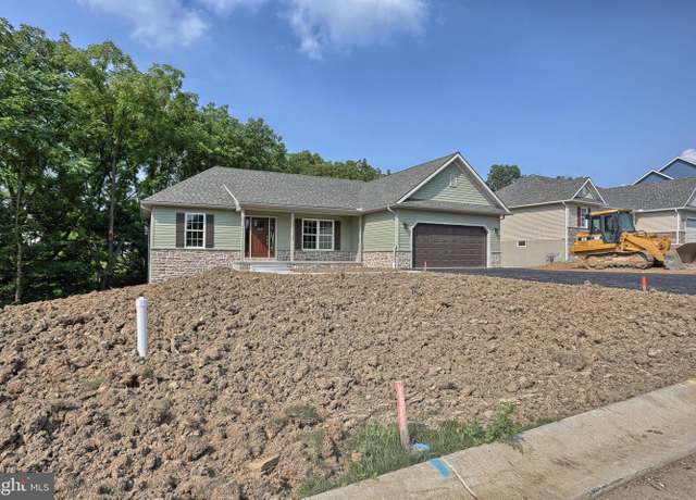 Property at 2011 Rolling Meadow Rd, Lebanon, PA 17046, 3 beds, 3 baths