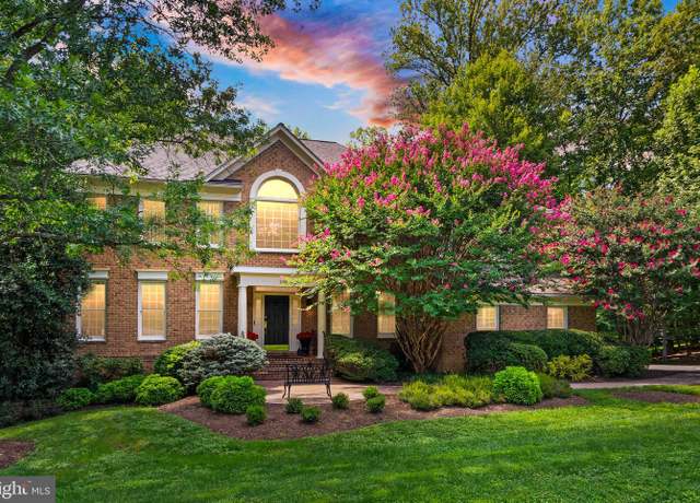 Property at 1108 Arboroak Pl, Herndon, VA 20170, 4 beds, 4.5 baths