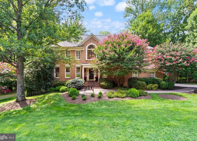 Property at 1108 Arboroak Pl, Herndon, VA 20170, 4 beds, 4.5 baths