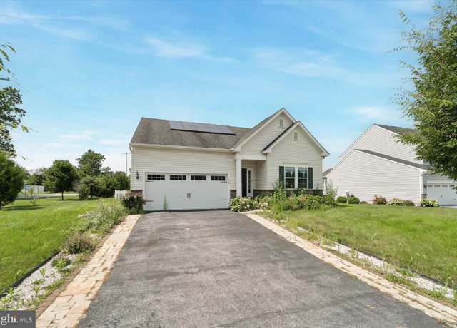 Property at 700 W Chestnut St, Coatesville, PA 19320, 2 beds, 3 baths