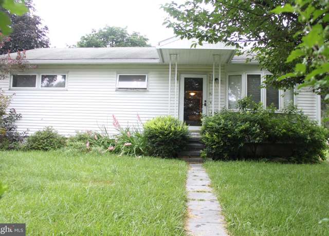 Property at 176 Florence Dr, Harrisburg, PA 17112, 3 beds, 1.5 baths