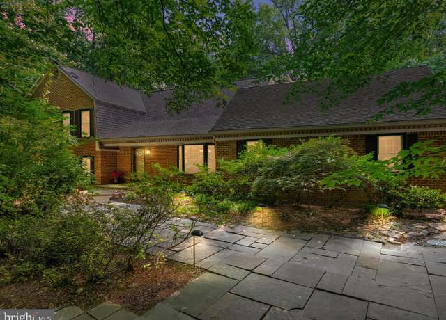 Property at 4819 Bentonbrook Dr, Fairfax, VA 22030, 4 beds, 4 baths