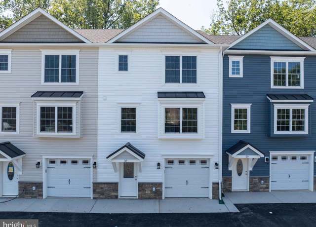 Property at 37 Duck St W, Front Royal, VA 22630, 3 beds, 3.5 baths