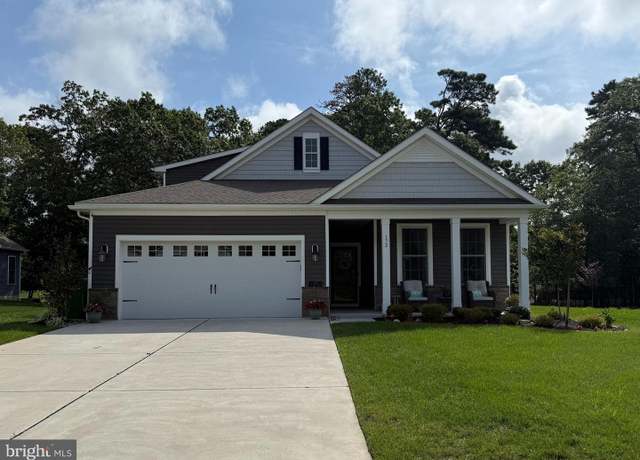 Property at 172 Laquinta Dr, Egg Harbor Township, NJ 08234, 3 beds, 3 baths